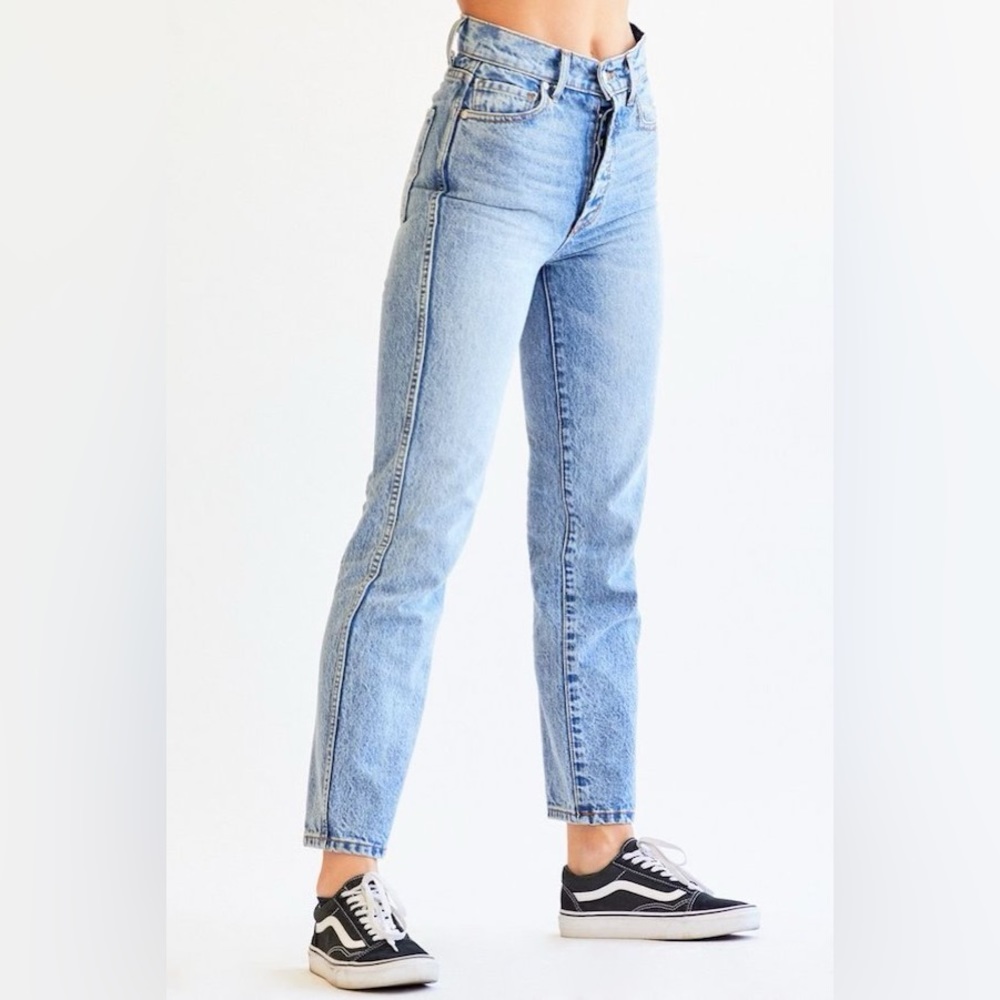Revice Denim Lightwash Mom Jeans Button Up